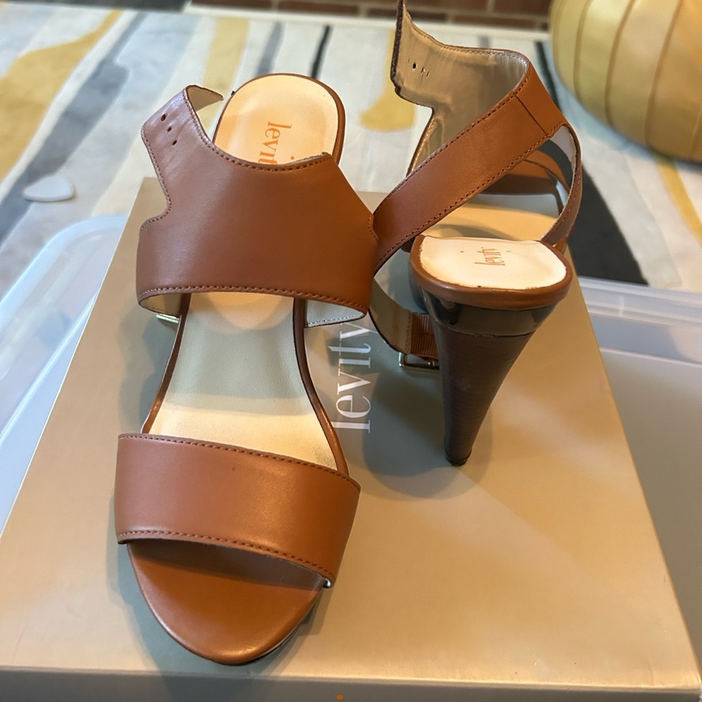 Levity Tan Heeled Shoes Modern Minimalist Design